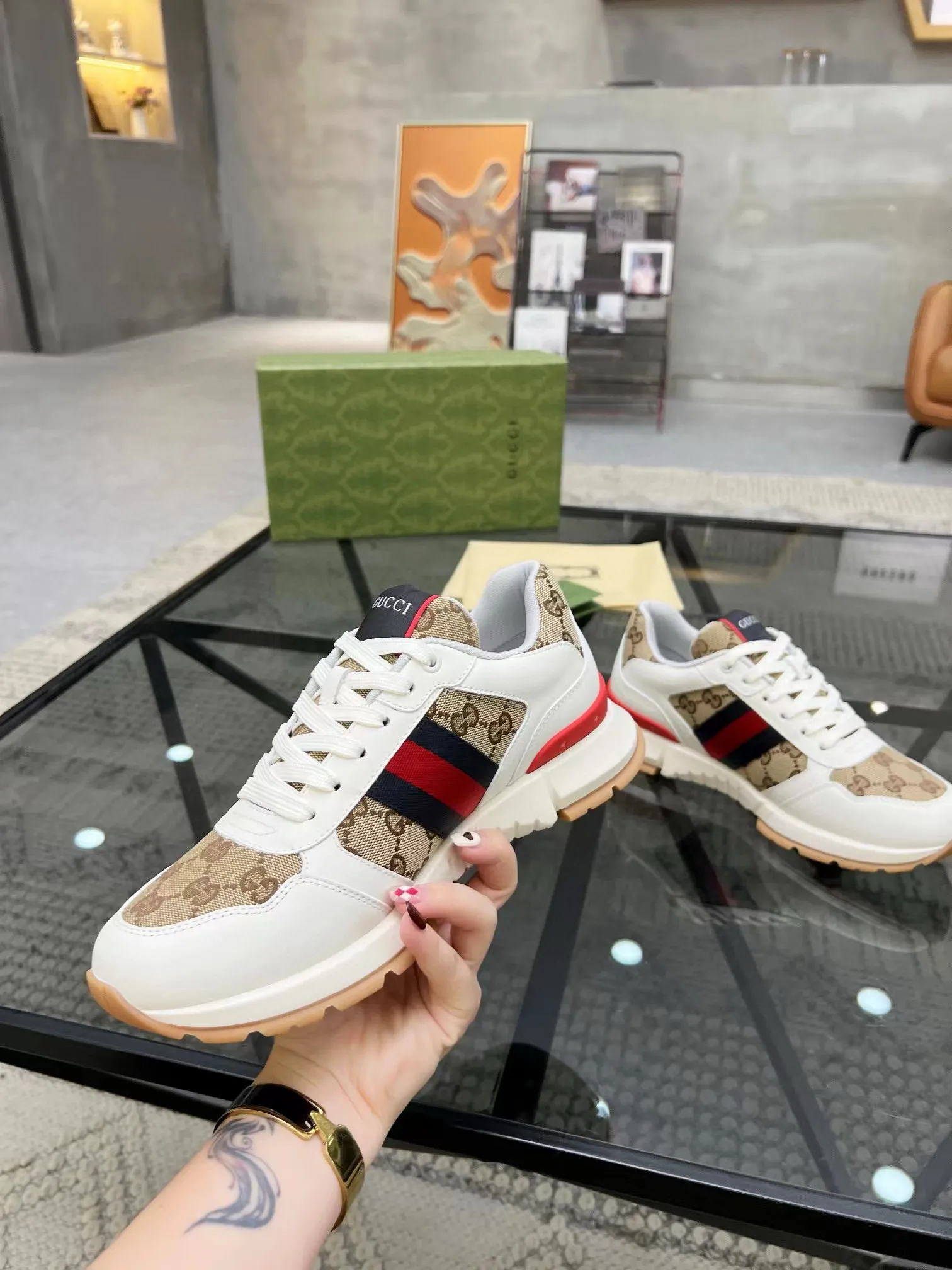 Factory price: 458💰New men's shoes GUCCI [Lightning] latest shoes shipped. Original quality, fashionable, made of special materials, sheepskin lining, brand new packaging. The foot feels super comfortable and the workmanship is impeccable. Size: 38-44, customized 45